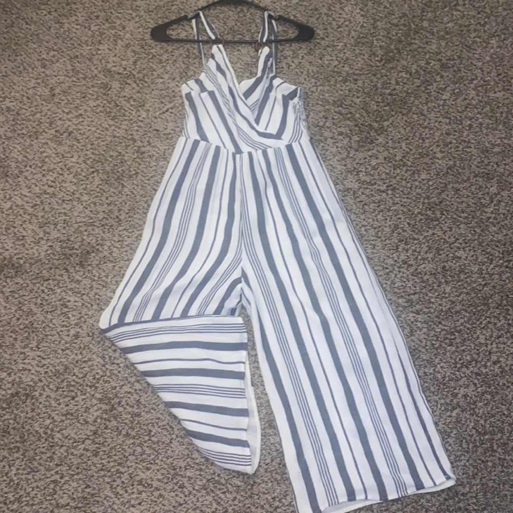 American eagle jumpsuit size med. only worn once